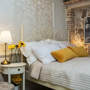  Apartment Yellow Flower Kroatien